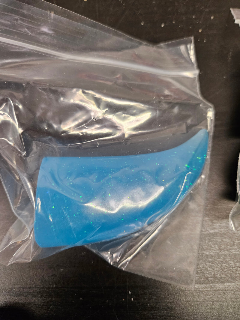 Ready to ship: Small Horns